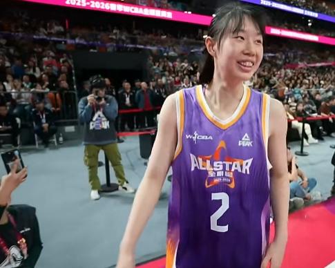 女篮队长杨舒予错失三分大赛冠军！
恭喜董可尔蝉联WCBA全明星三分大赛冠军！
北