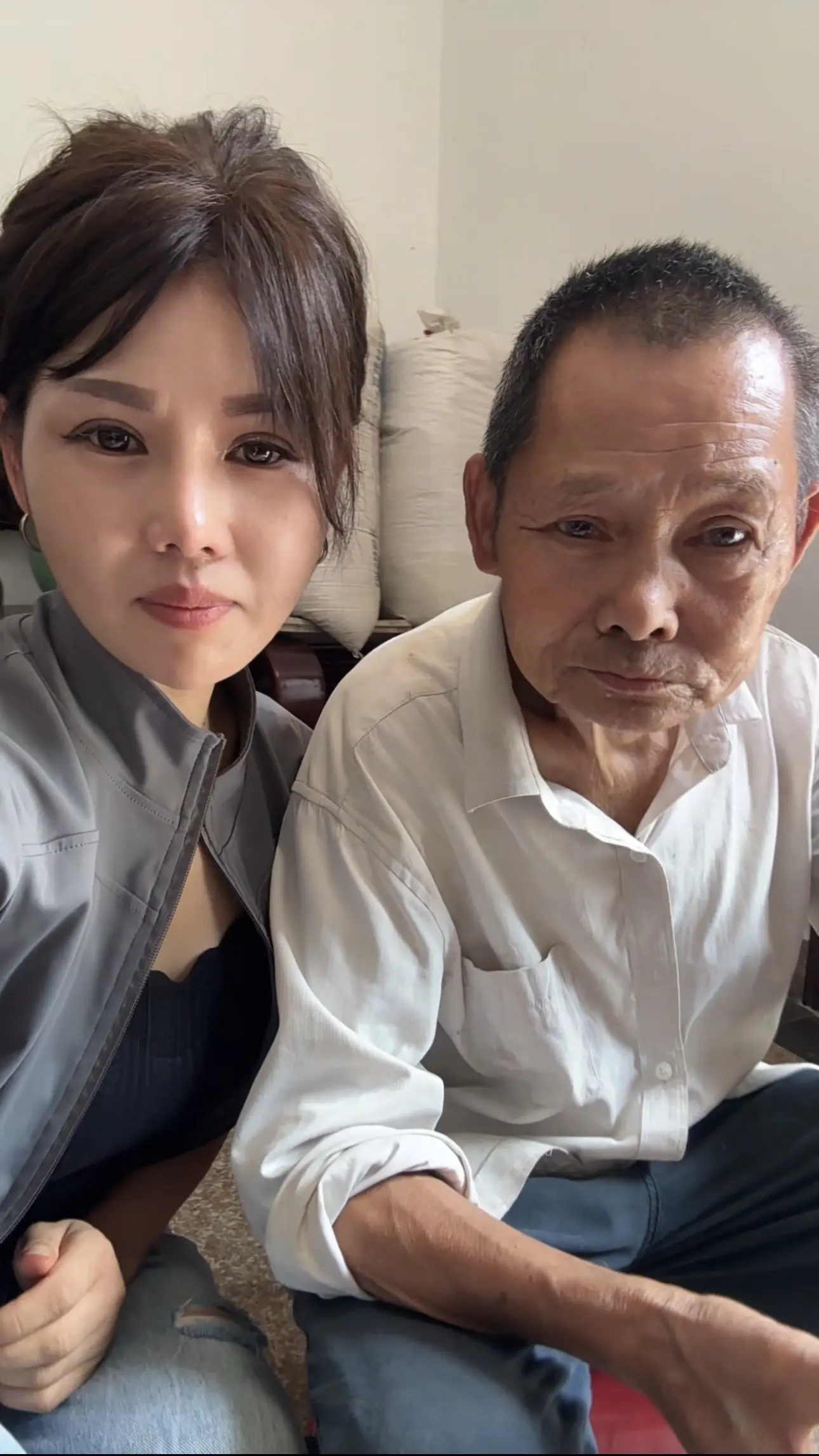 这位老人是我的爸爸，他没有什么文化，没有千言万语，身体也不好。有什么委...