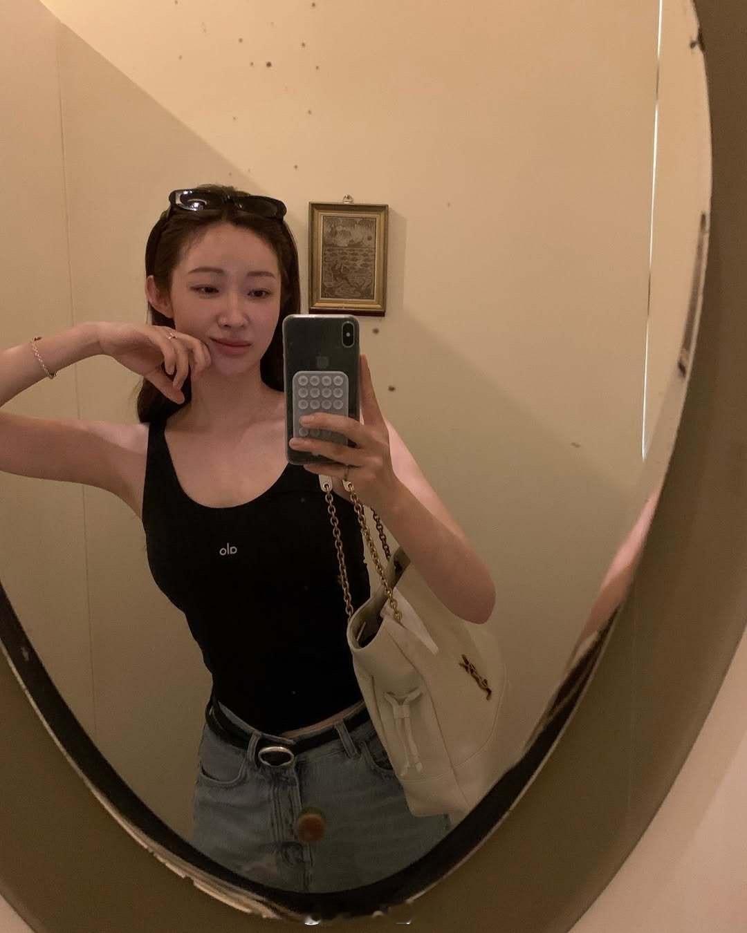 金娜英 车静媛白色ysl👝 ​​​