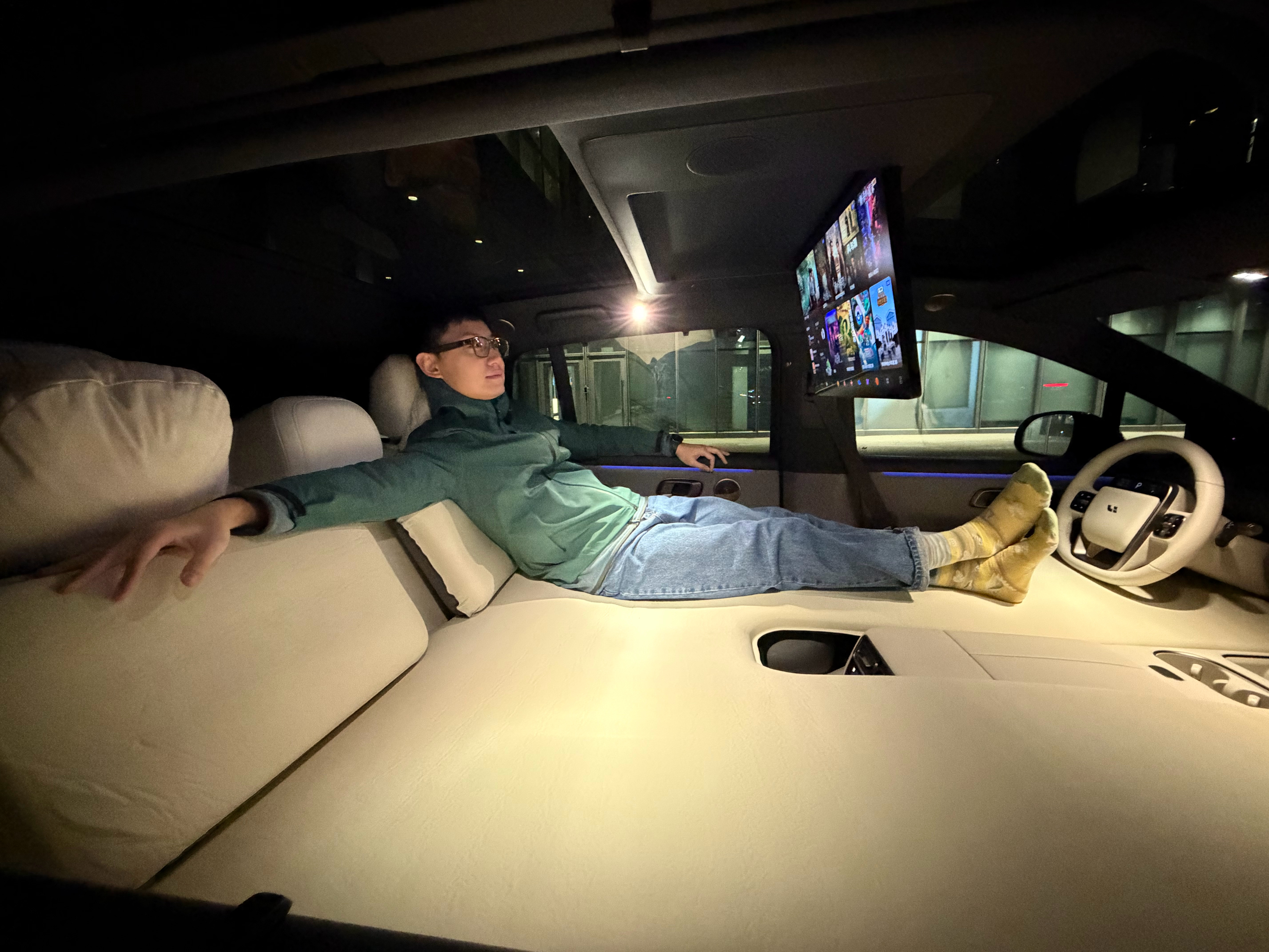 下班下班，车里摸鱼开始有比我还舒服的吗？理想汽车理想汽车理想i6