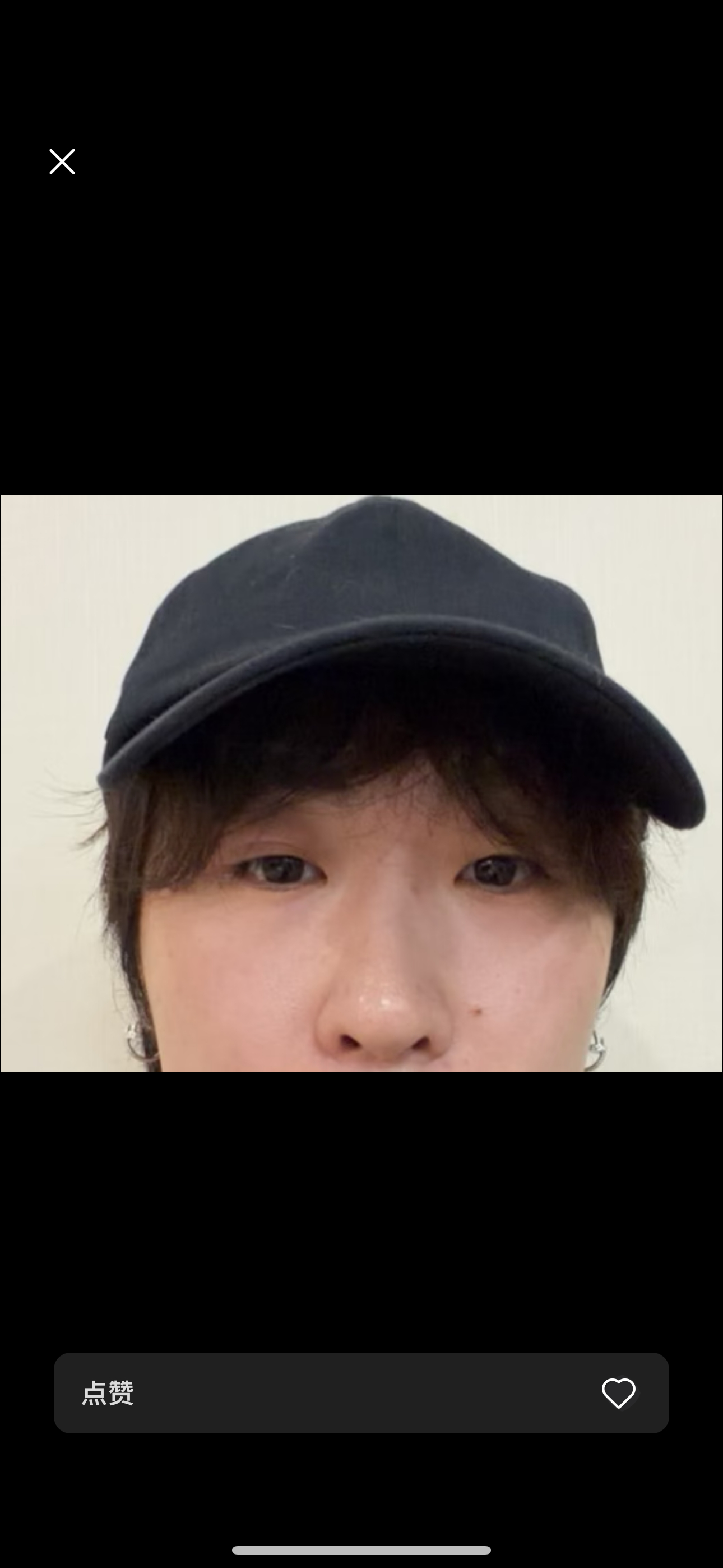 这啥背景点进去吓一跳，大晚上的阴不阴。来人把我的鞋带拿来今天老金必须变成海伦凯勒