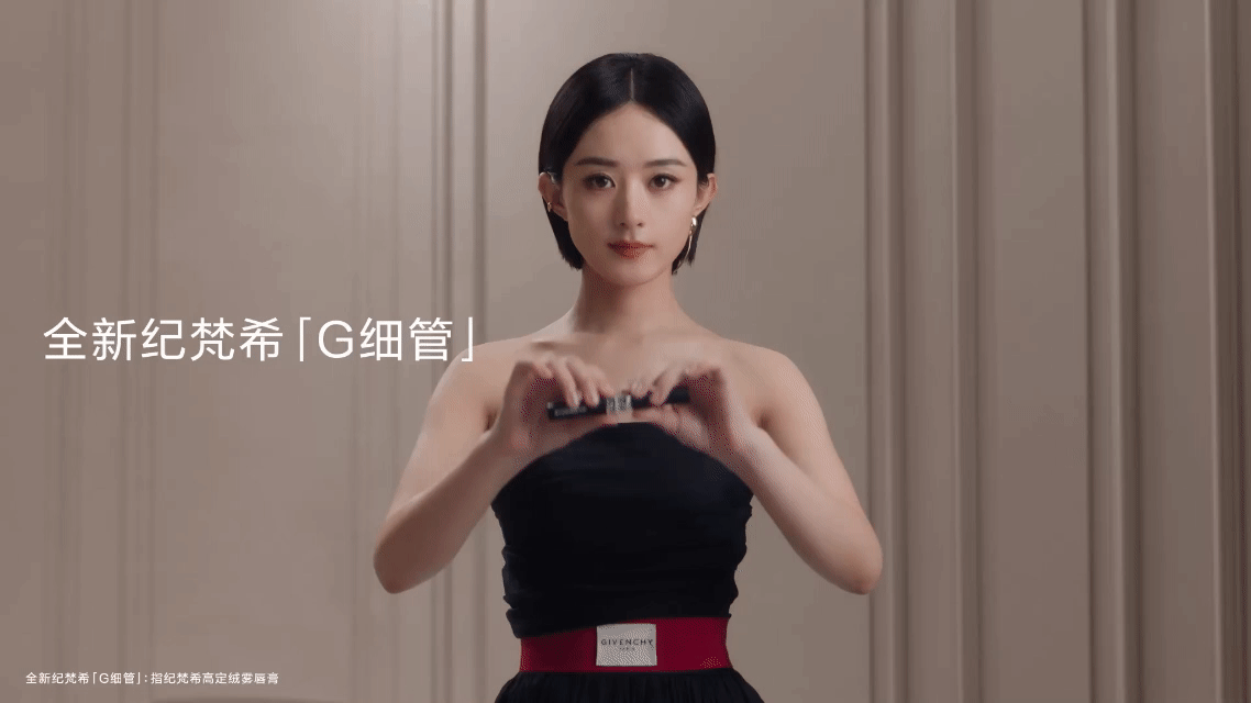 赵丽颖先锋感妆容气场全开 赵丽颖这组造型太惊艳！短发配黑色抹胸裙酷劲十足，先锋感