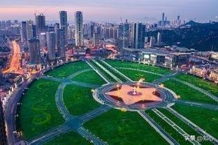 中国面积最大的十大广场：
第十名：上海人民广场——14万平方米
第九名：宁波天一