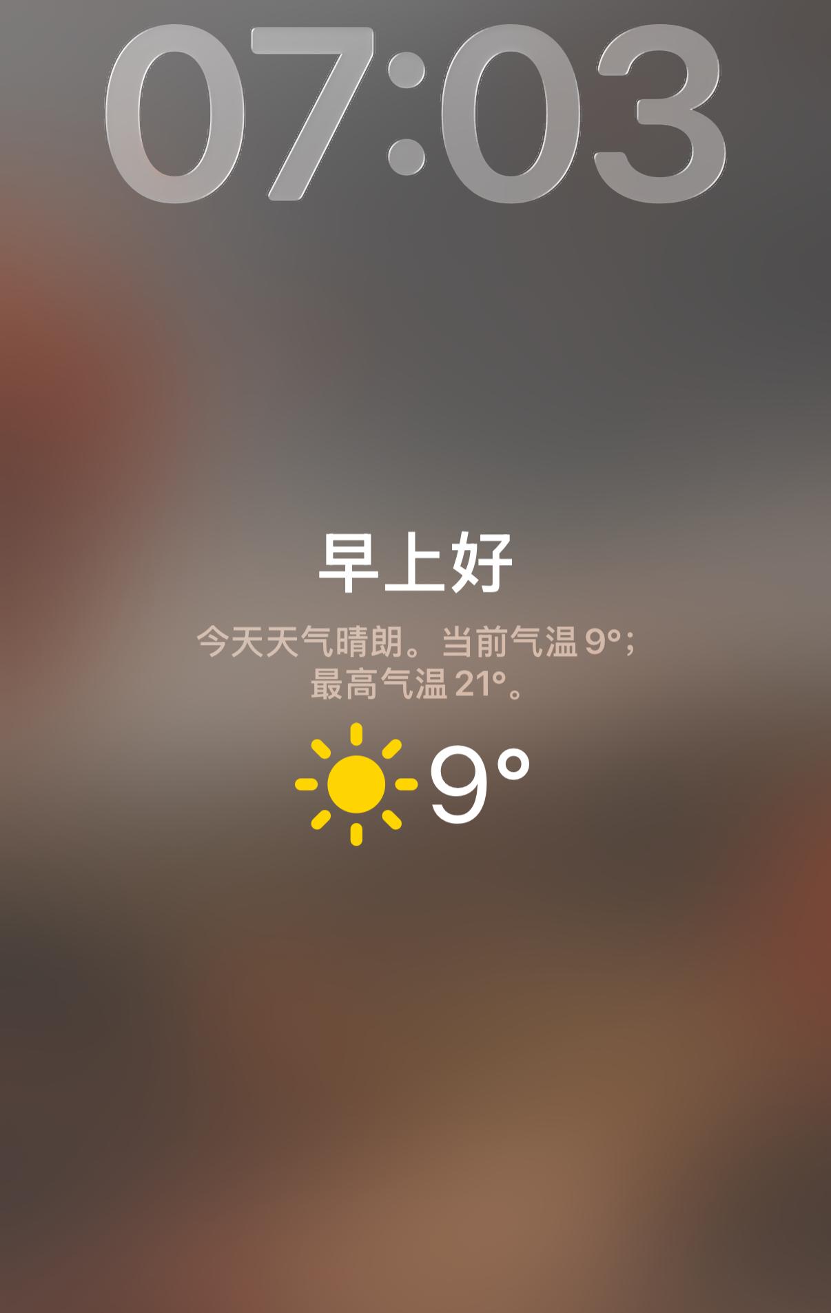 什么是标准答案？就是喜欢宏大叙事。
你问他一个月挣多少钱，他告诉我现在国家经济腾