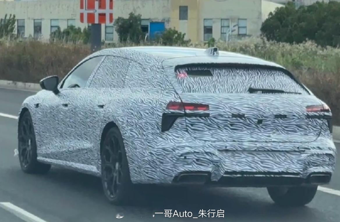 全新奥迪A7L的旅行车谍照被曝光看起来有点享界s9t的味道可惜在国内瓦罐车的受众