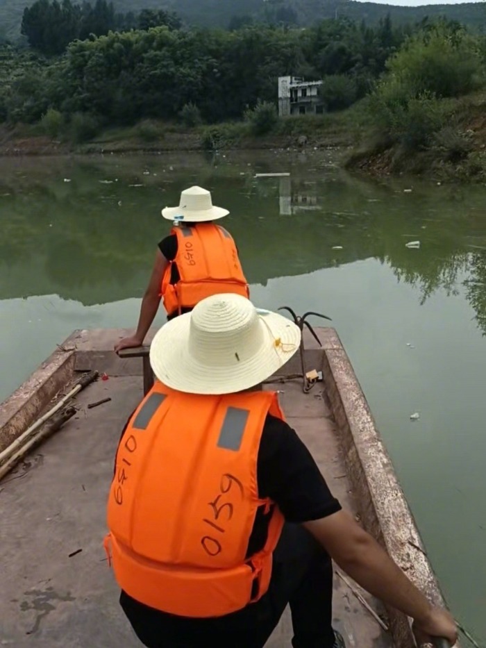 【#堂兄弟3人夜钓失联两年音讯全无#，亲属：都是家中独子，盼早日有结果】#堂兄弟