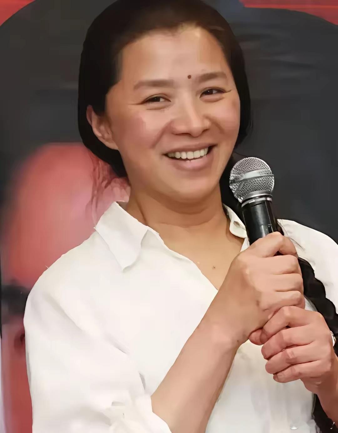 《小巷人家》时，以为迟蓬是江苏人，《生万物》时，以为迟蓬是山东人，​　　查了查，