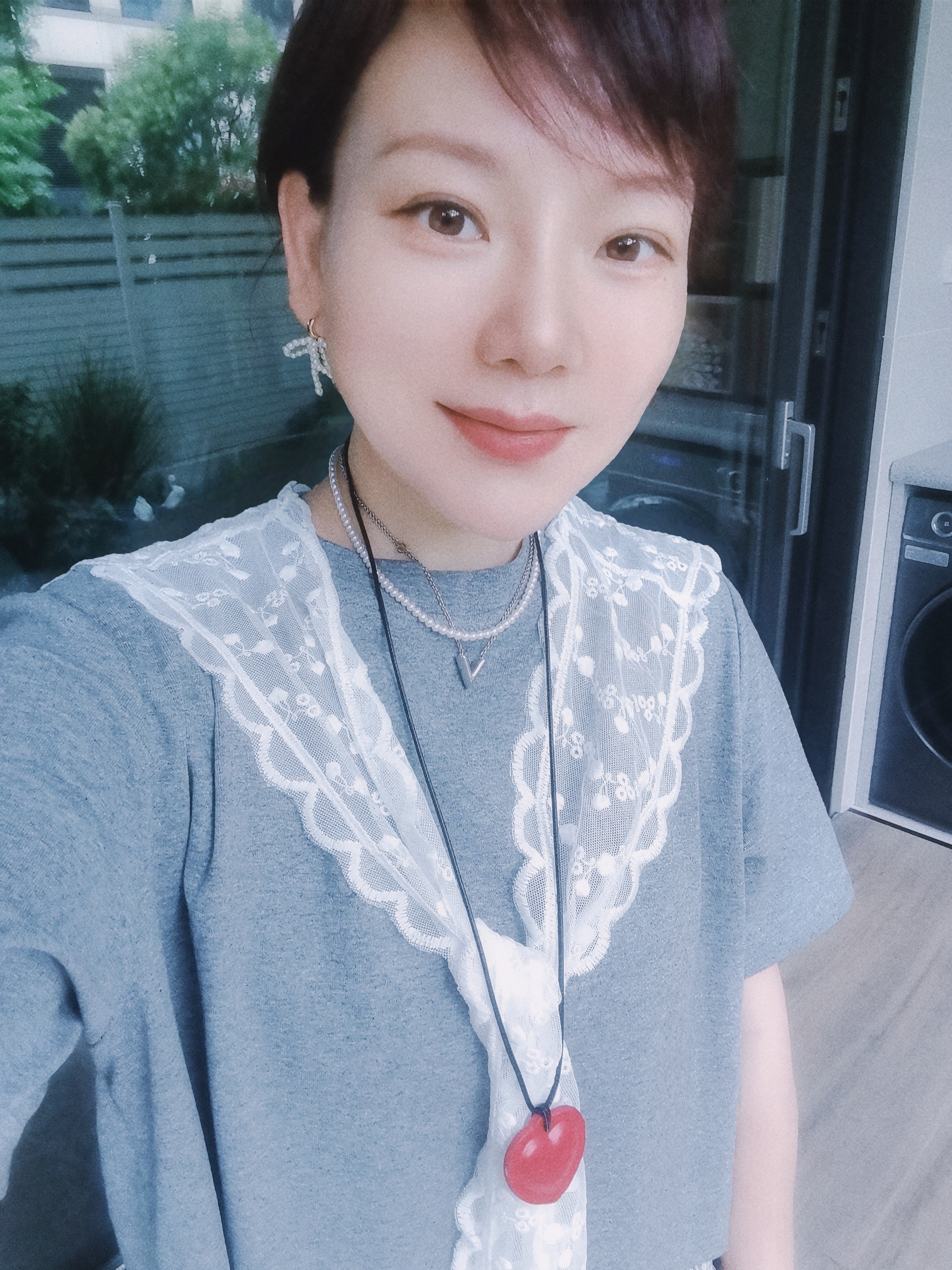 生活手记 啥也不想干的雨天，一上午喝完了一杯咖啡☕看完三页书📚 