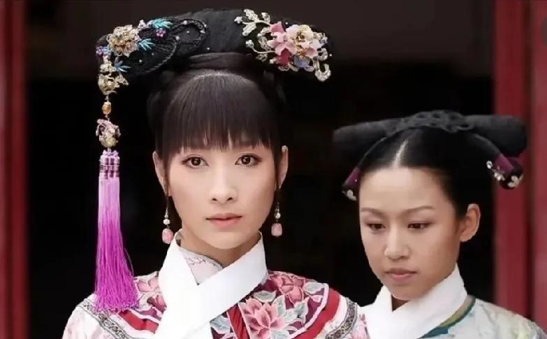 重温《甄嬛传》里的安陵容，真不是一般难相处，好些细节扒开看，全是拧巴的小心思。