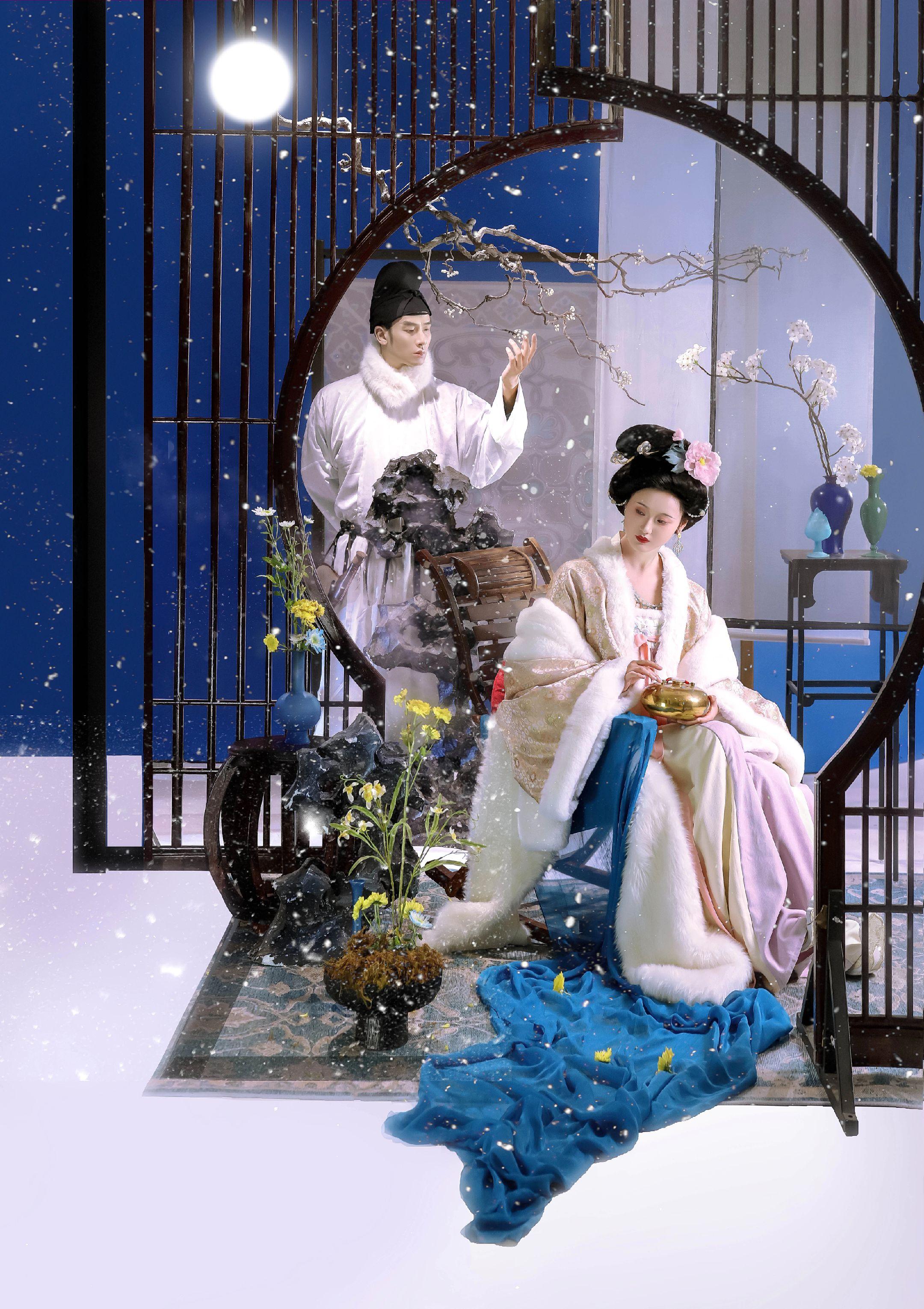 何时杖尔看南雪，我与梅花共白头。