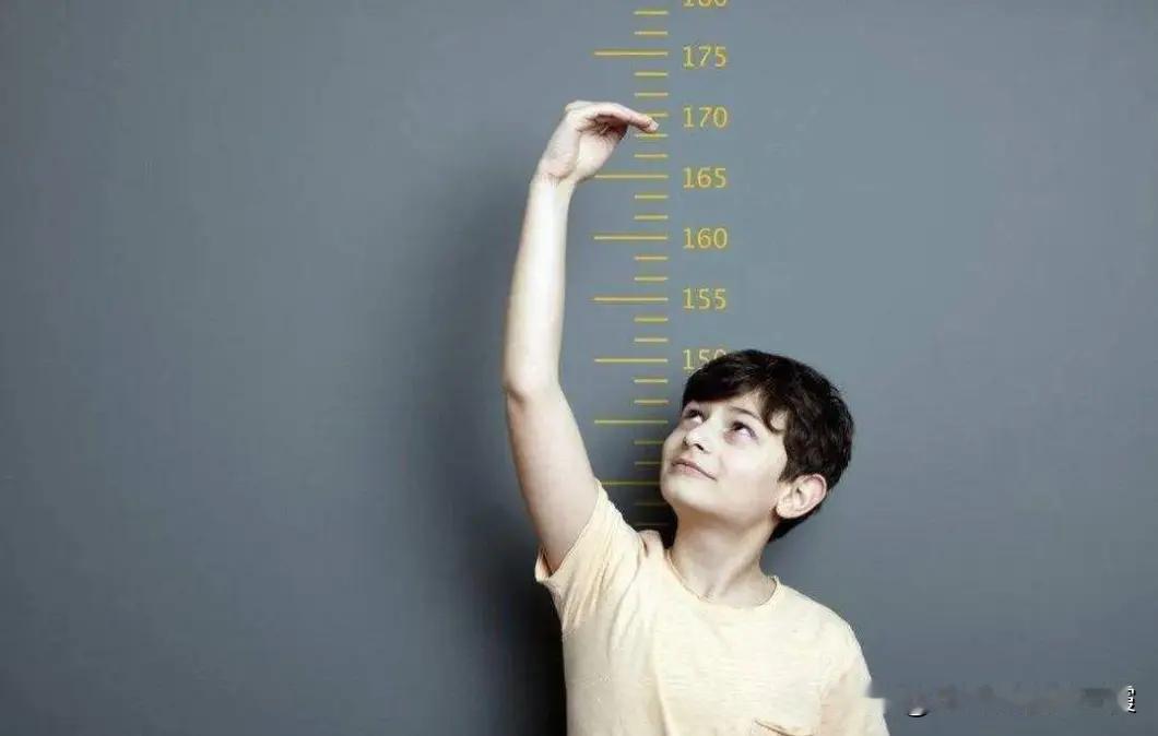 孩子在冬季怎样健康长高？这5个方法不可忽视
 
1、跟踪孩子的生长进度
定期对孩