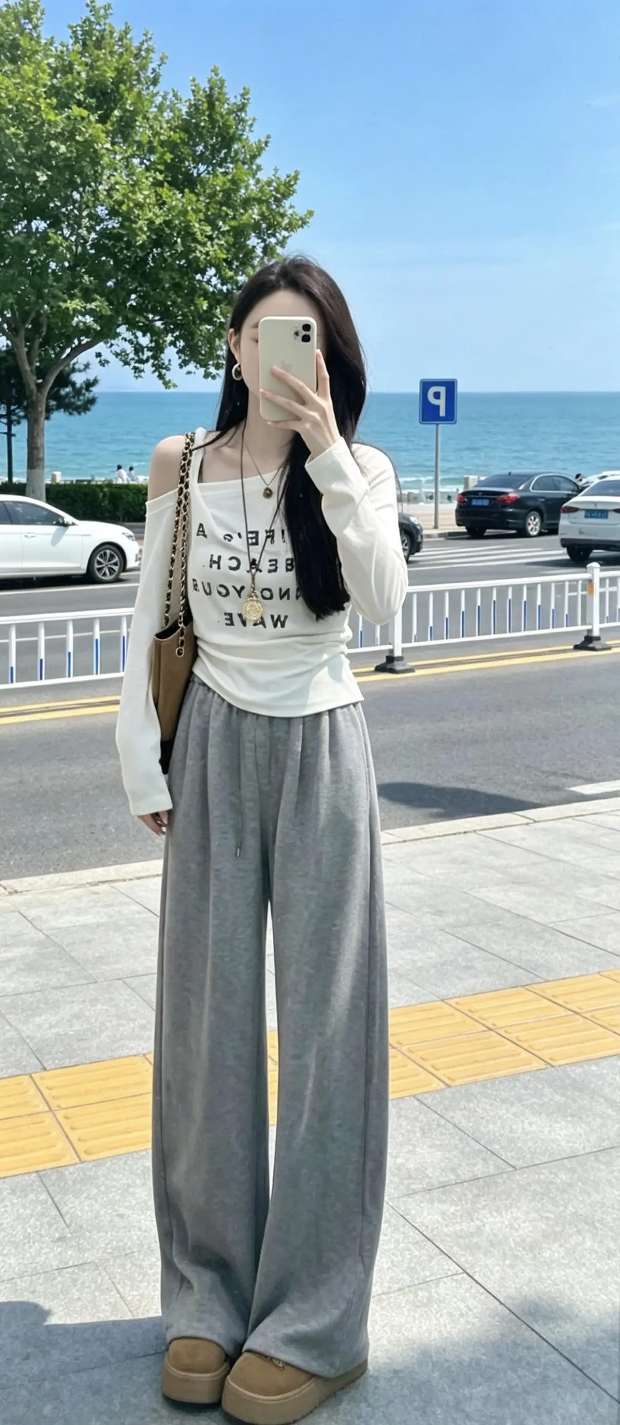 “下雨了，跑与不跑衣服都会湿的          还不如慢慢走，结局已...