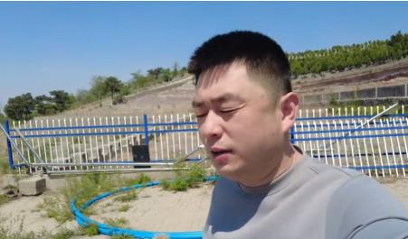 2024年5月，一34岁的中年男子应聘成为了一名墓地巡逻员，月薪高达18000元