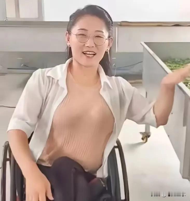 拿命换圆满，这位莒县妈妈活成了一束光
 
山东莒县的董明英，从小就和常人不一样，