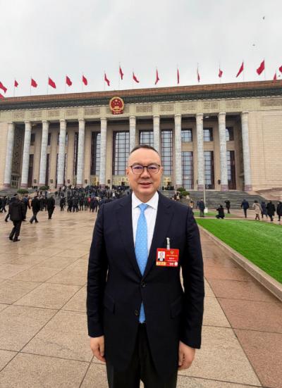 全国政协委员施乾平：应在海外重点地区试点设立“中国籍人员子女学校”
 
施乾平委