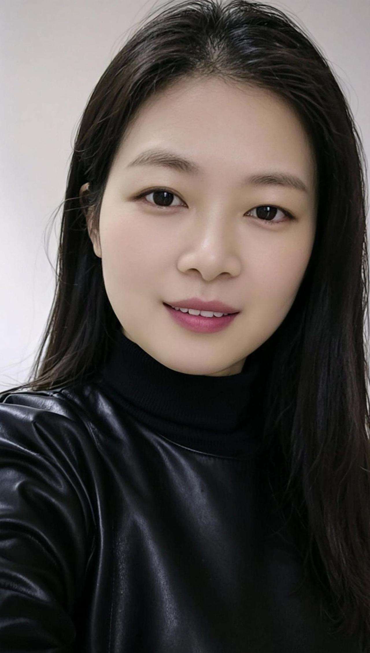 AI皮装自拍 随拍日常分享优雅气质写真穿搭