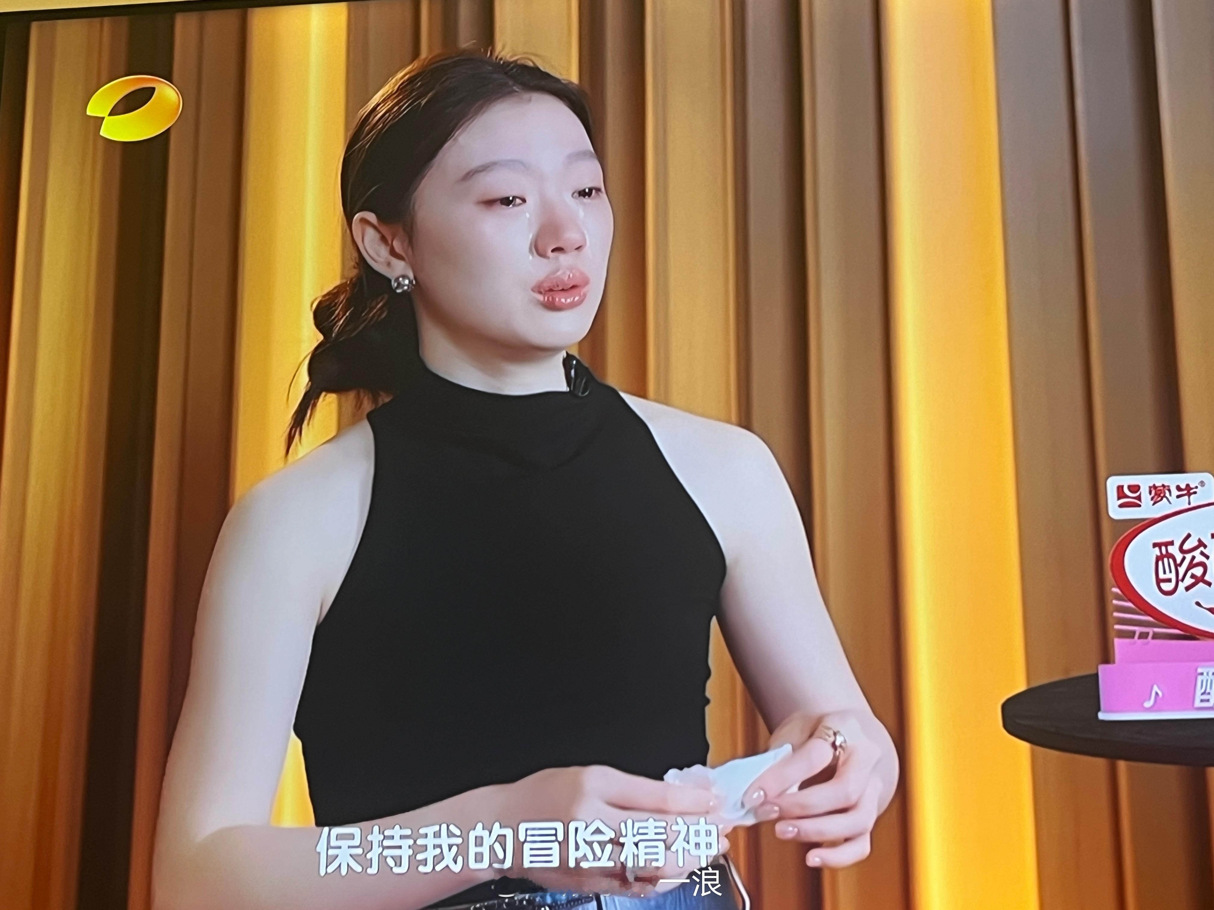 单依纯歌手备采哭了单依纯谈唱君的原因哭了 单依纯歌手备采谈唱邓丽君《君》的原因哭