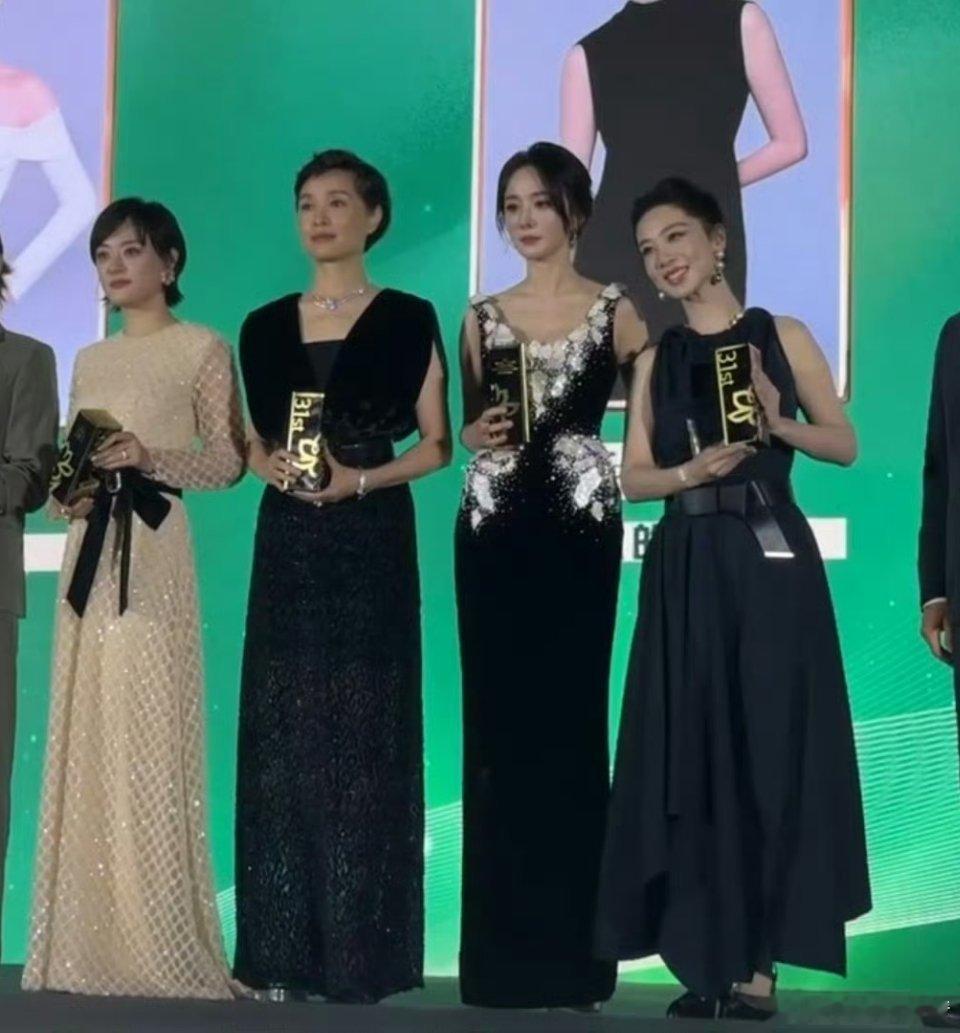 杨紫主动让C位一同框……被杨幂美得大吸一口凉气