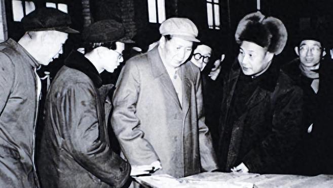 1958年毛主席视察辽宁，特别要求见“十弟”，可是市委不得已谎称他正在出差！
1
