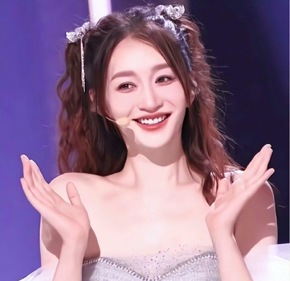 李小冉和向太打电话说自己50了，根本记不住歌词，真的是听的人既好笑又心酸，很多人