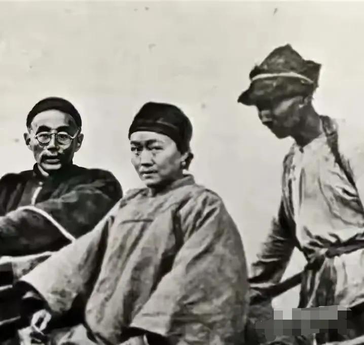 1939年，大地主宗子敬将多名八路军接到家中休养，谁料八路军还没待一会，日军就围