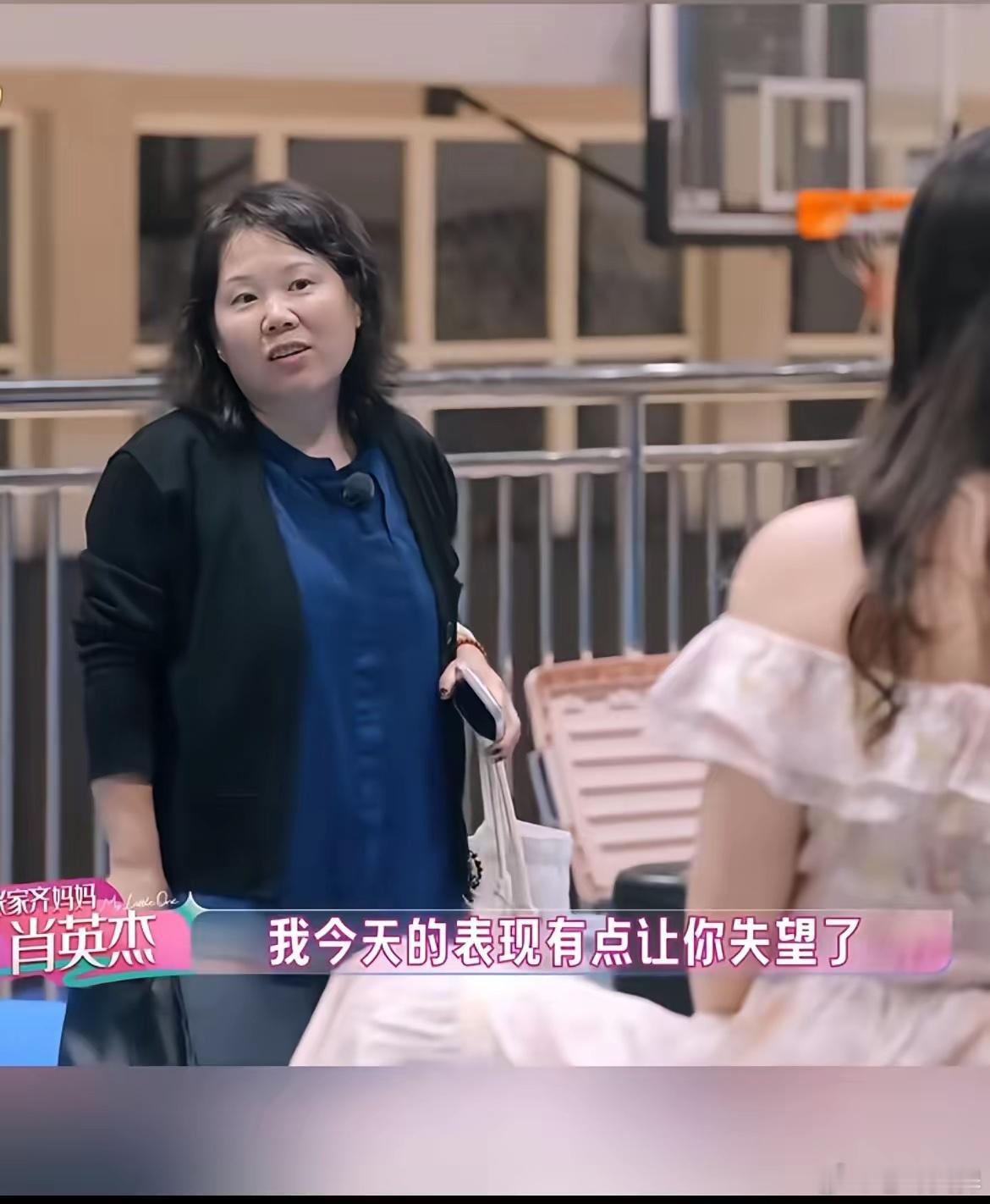 张家齐为什么这么厌恶母亲？她妈妈不是在对她撒娇，是在对她的钱撒娇，她父母都没工作