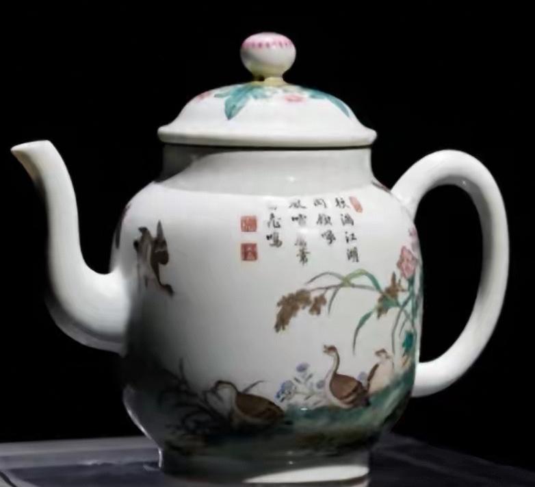 天价官窑茶壶竟是赝品！拍卖行光环背后，是资本的游戏！
 
不知道大家最近有没有留