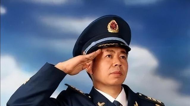 中国鹰派戴旭的战略警告太震撼了！他直言，中国空军必须给沿海城市打造3000公里防