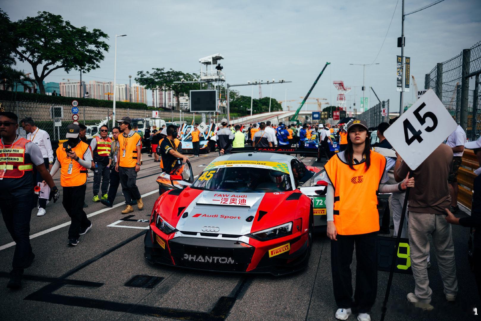 赛道见拼搏，四环闪荣耀东望洋赛道轰鸣落幕！一汽奥迪车队完美收官，进取永无止境 （