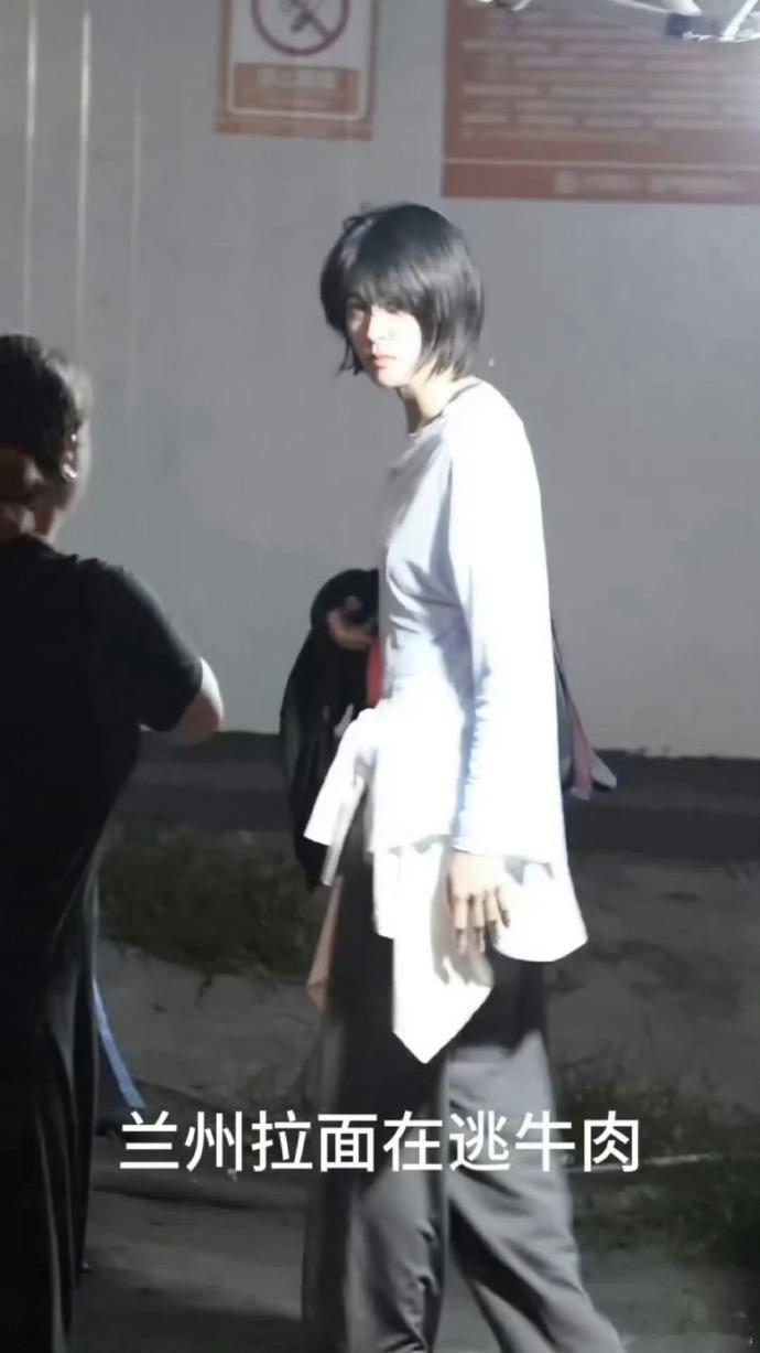 曾沛慈一张照片破十万赞曾沛慈下沉平台人气 曾沛慈下沉平台人气太顶了...一张照片