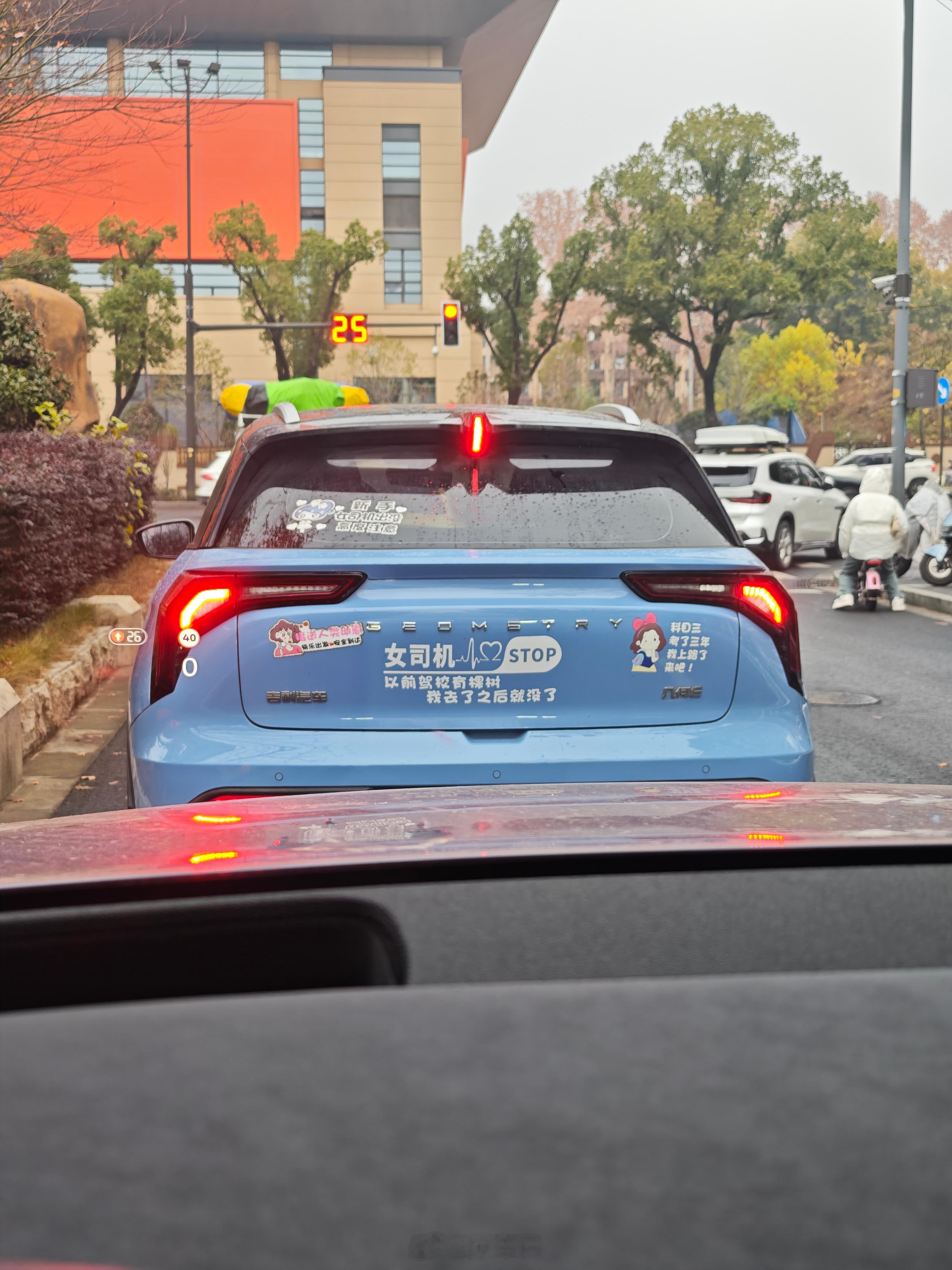 昨天的疲惫，被晨光冲散了。今天又是元气满满的一天！