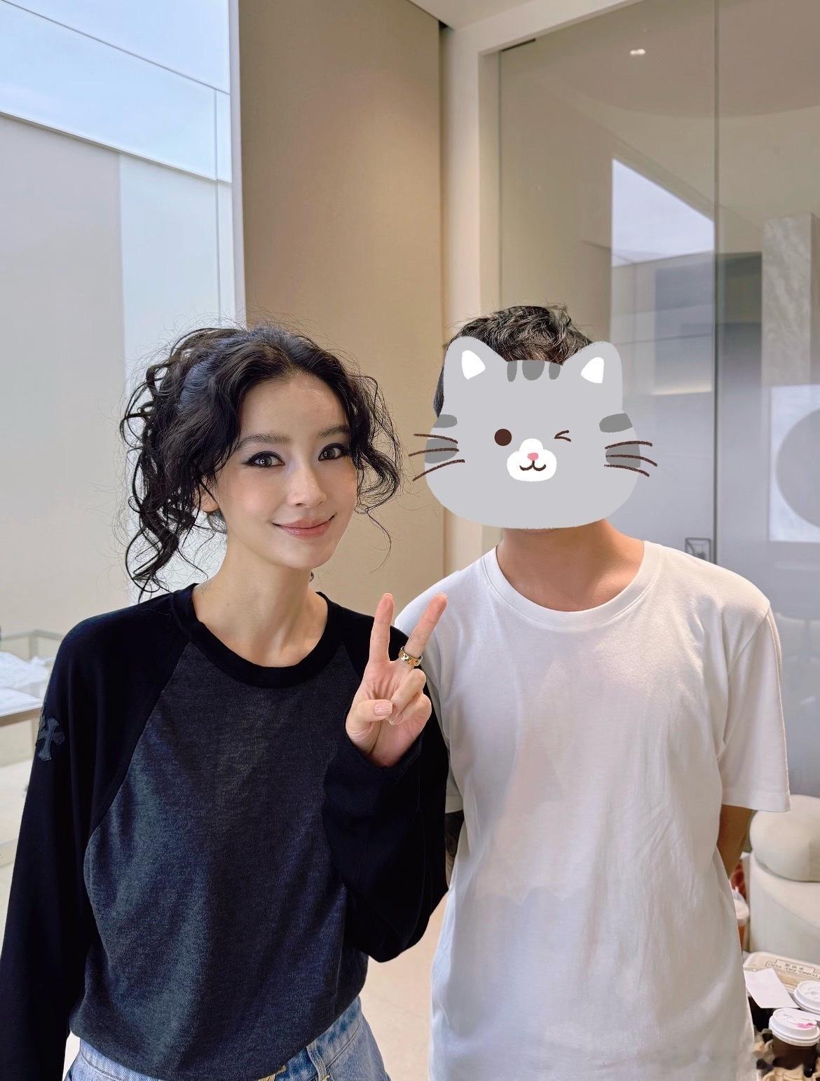就这样和baby一起工作了一天是吗？好幸福是吗？Angelababy全包眼线卷发