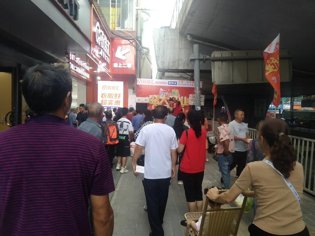 有孙子与没有孙子的家庭大不一样 
         有孙子的家庭跟没有的确实大不