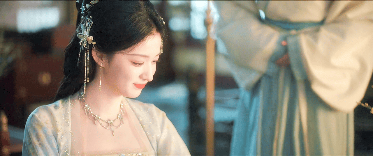 王楚然古装好美 演员王楚然的古装扮相再次引发网友关注。其精致的五官与古典气质相得