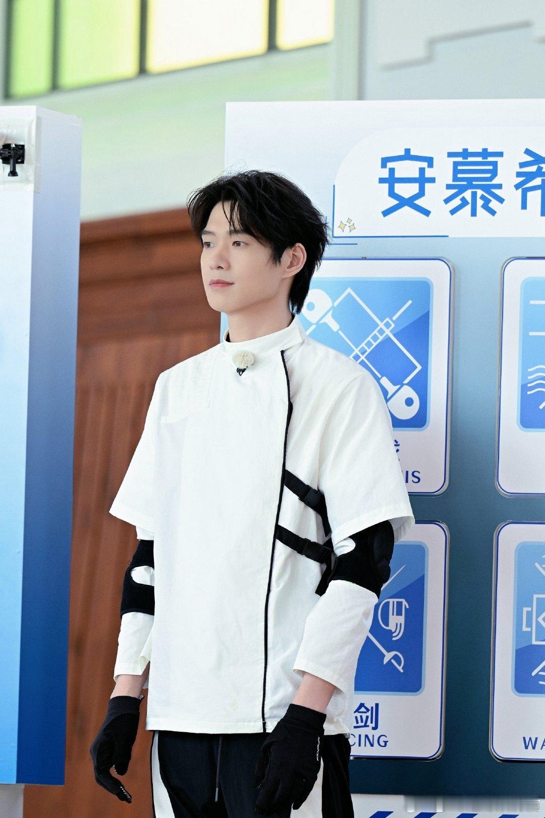 #魏大勋青春芒果夜出发#特别的夜晚，特别的献礼，大勋在芒果夜，为你带来独一无二的