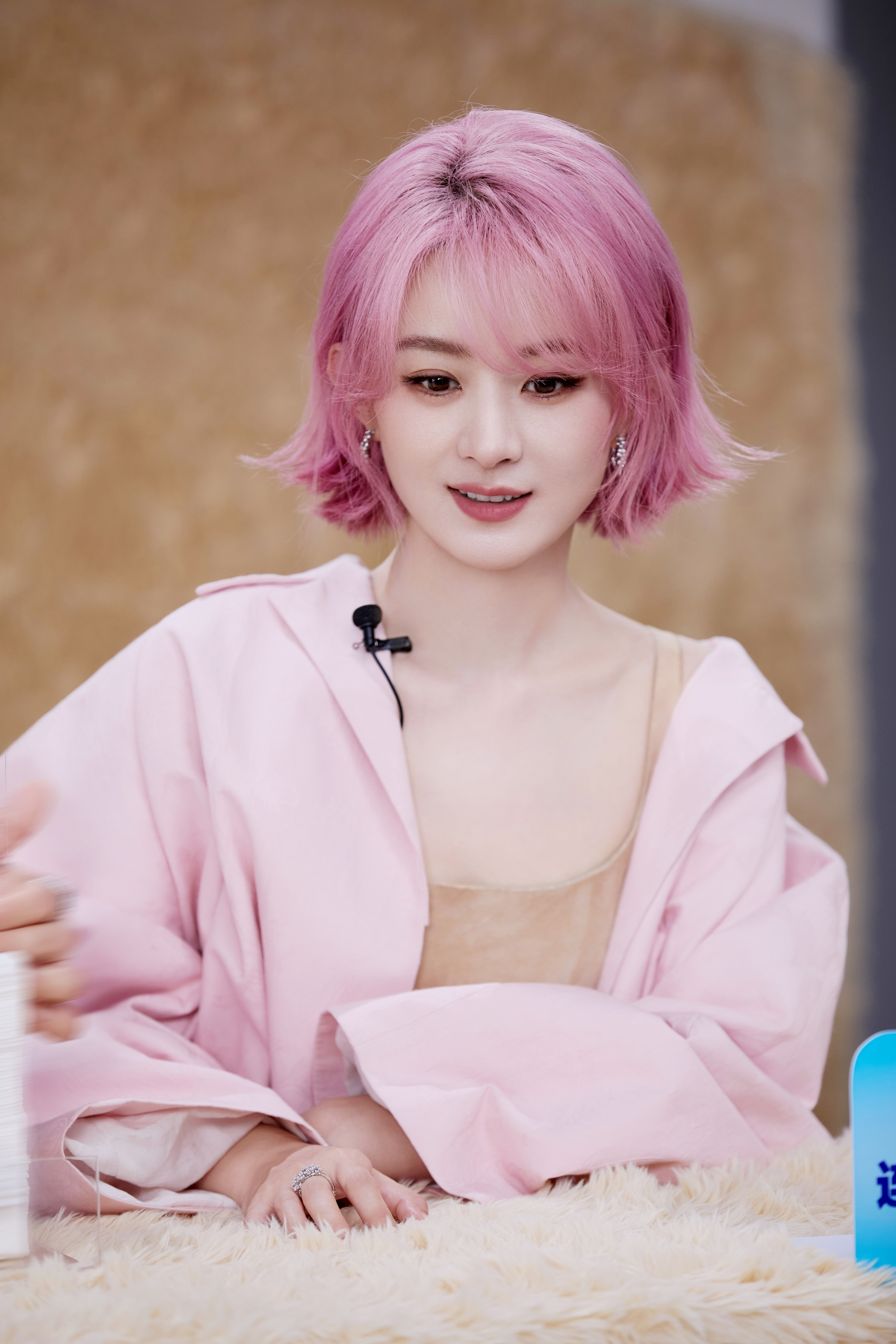 早上好各位家人们，早上好丽颖周四了，一周又过去了大半！最近没有剧看，赵姐的待播作