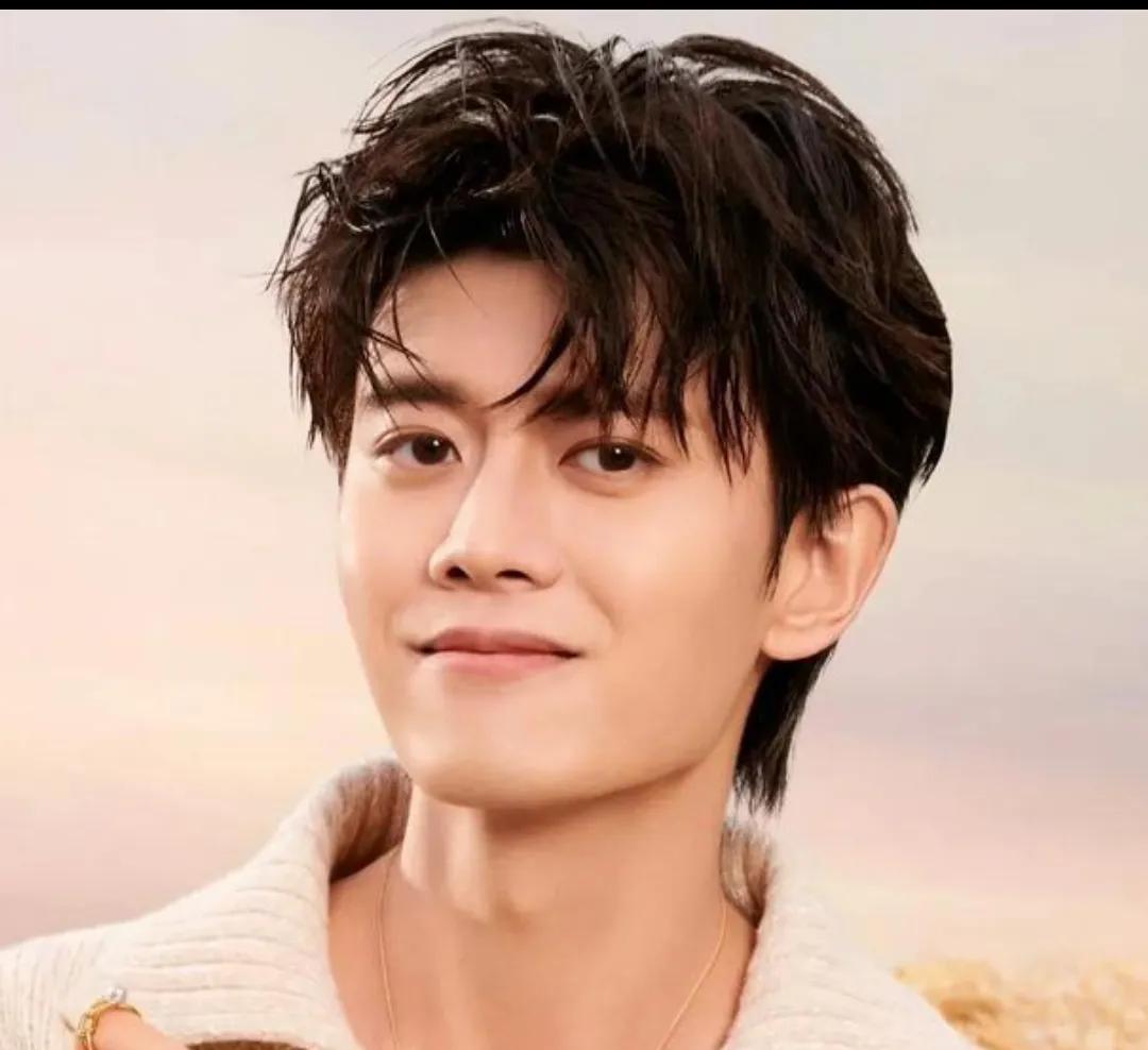任嘉伦新剧《流水迢迢》热播 这部由任嘉伦、李兰迪、徐正溪等主演的古装剧引发了强烈