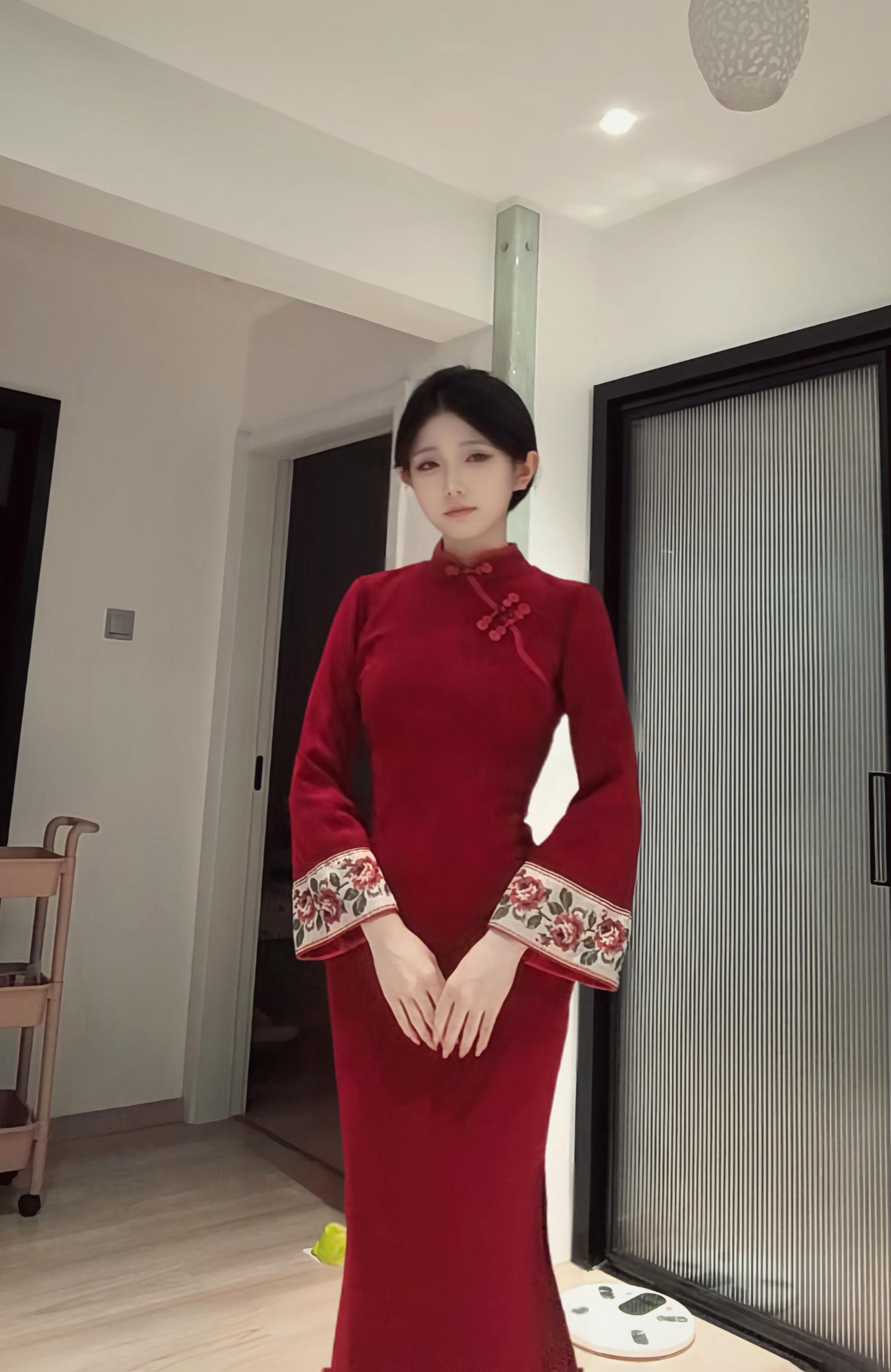 松树千年终是朽  槿花一日自为荣