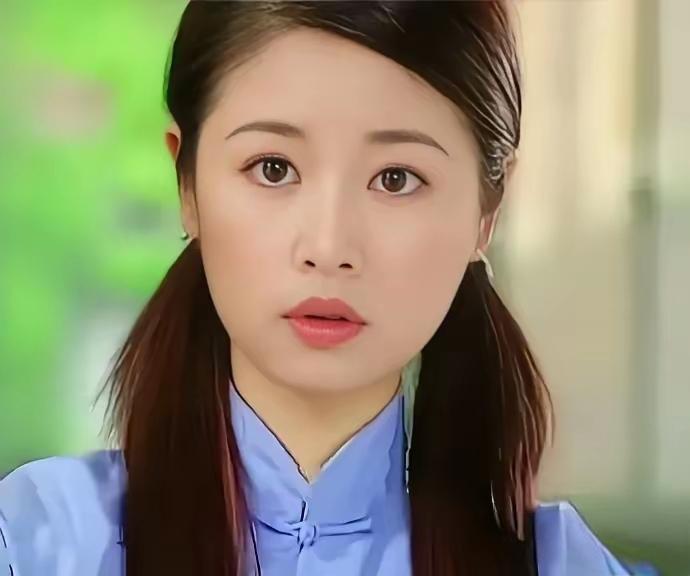 看看，都是国明服装，林心如，董洁二人韵味各异，清雅温婉，谁更戳人心扉一眼分明