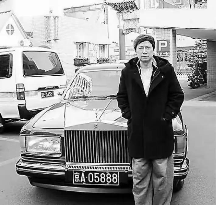 “她比我大四十岁，睡在我身边的时候，我浑身都起鸡皮疙瘩。”说这话的不是普通人，而