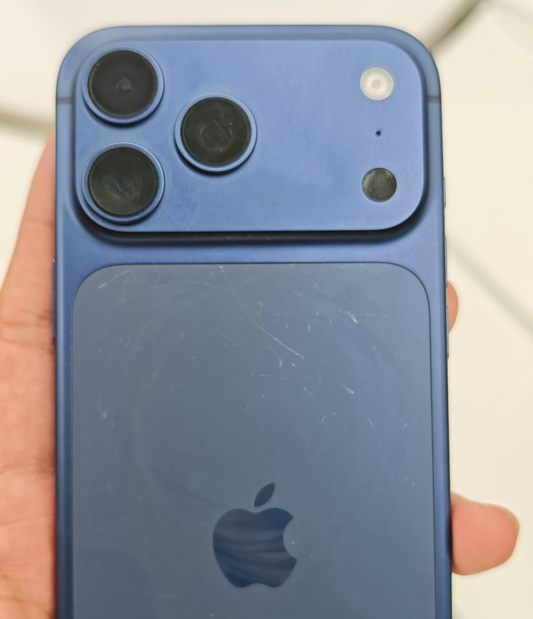 iPhone17首批用户吐槽不断 iPhone17首批吐槽最多的是划痕，其他不怎