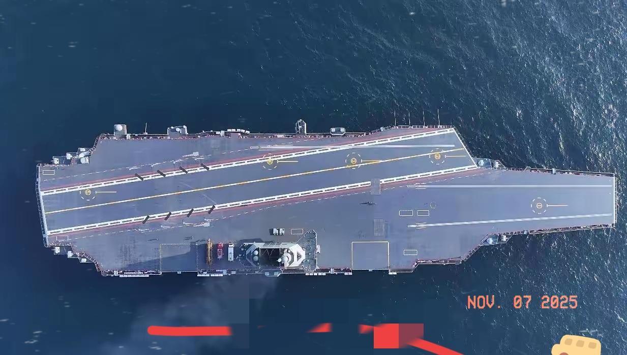 福建舰服役，老泪纵横。当我们只有一艘航母时，他们说我们威胁地区安全；当我们拥有两