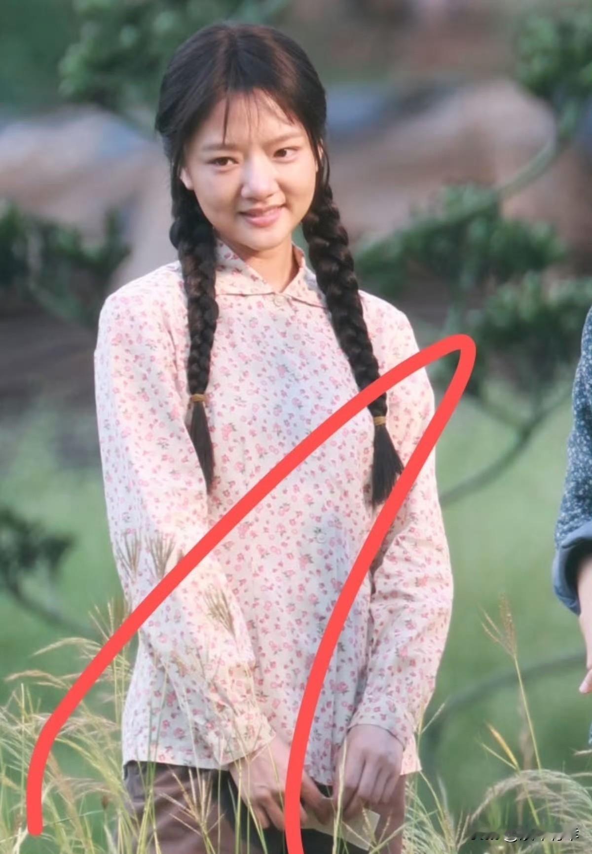 任敏演了个农村戏，一不小心把自己的真实颜值水平给暴露了，偷鸡不成蚀把米。看惯了人