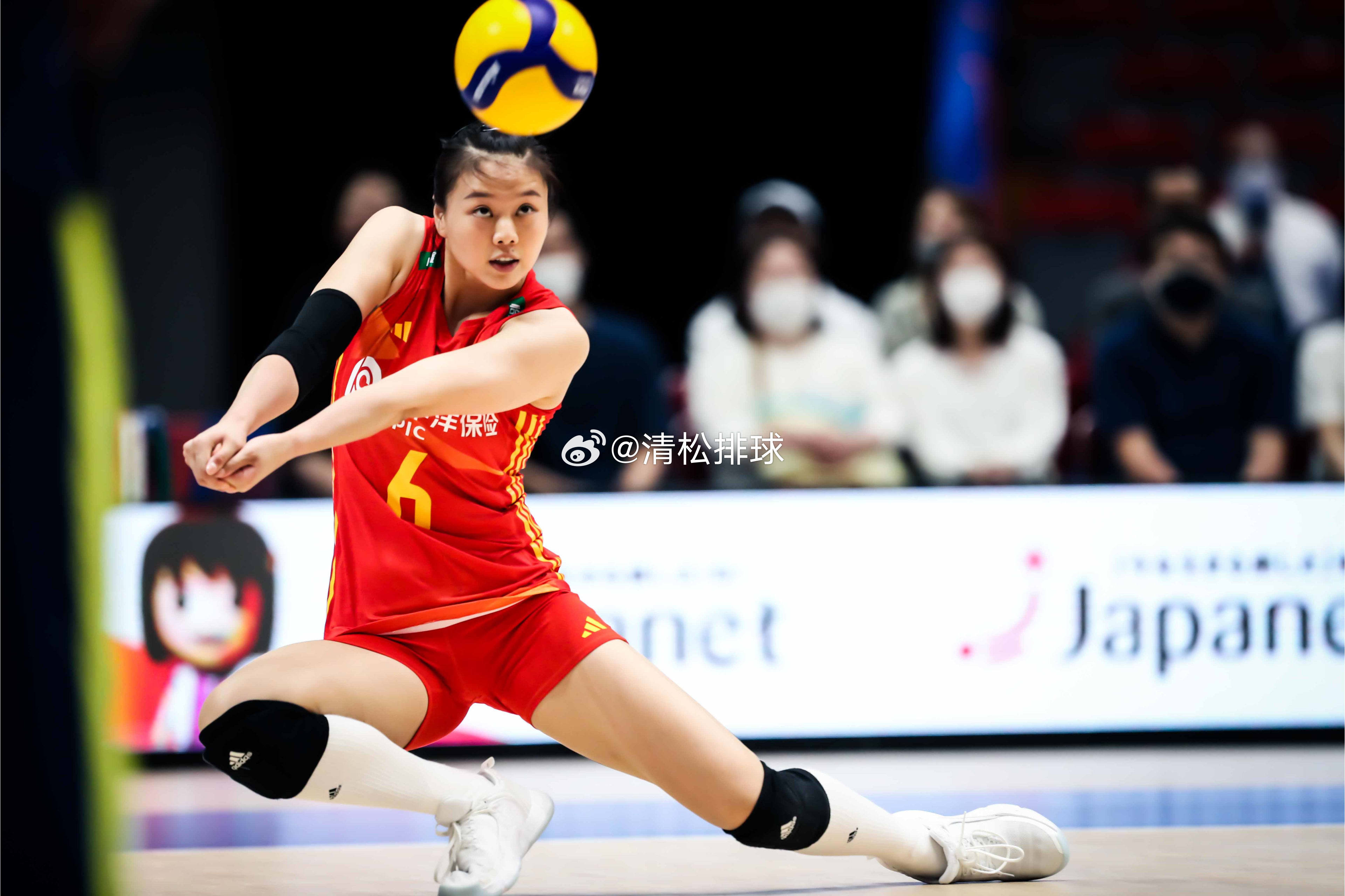中国女排3-1巴西女排中国女排接应龚翔宇14分（21扣14中2失误1被拦）扣球成