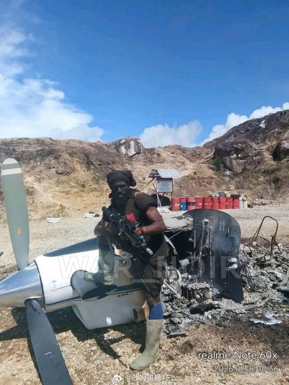 印度尼西亚西巴布亚民族独立武装烧了一架隶属于印度尼西亚航空公司PT AMA的小型
