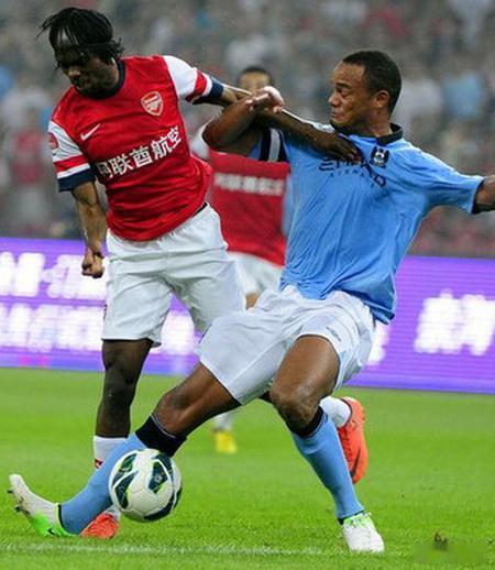 【图雷破门飞翼1条龙 德罗巴2世爆曼城】北京时间1月1日，2013/14赛季英格