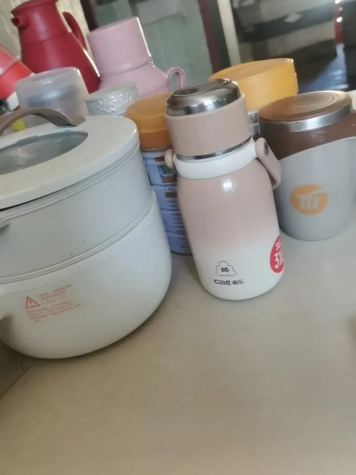 最近几天一直都在吃席，每到这个时候天天都有席吃。今天都有两三家。