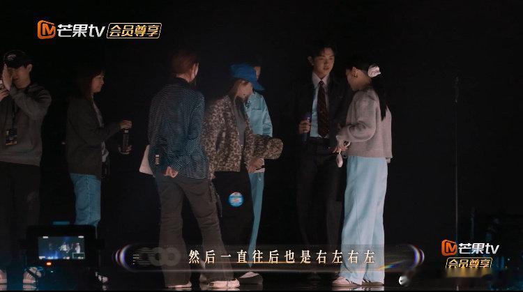 庾澄庆颜人中跳舞和费玉清学的吗 怀疑他俩偷偷修了费玉清舞蹈秘籍！从肢体柔软度到魔