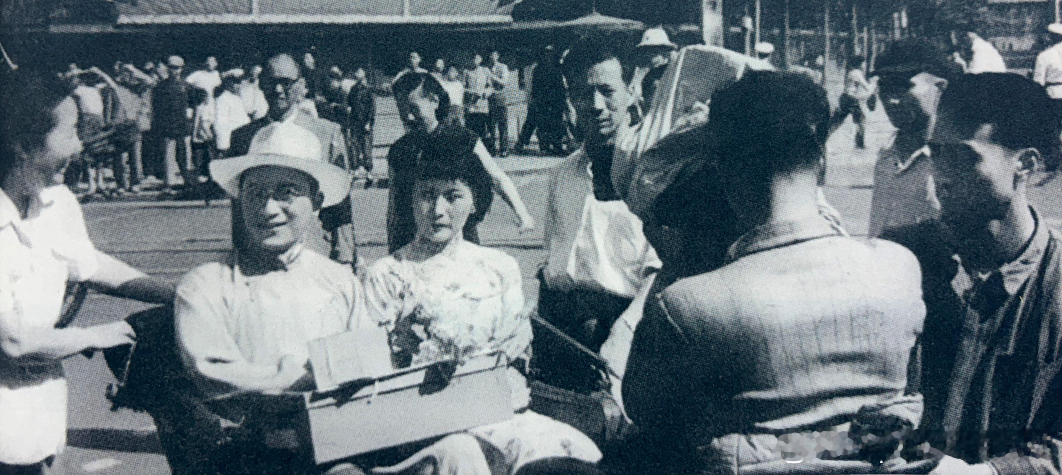 1958年电影《永不消逝的电波》工作照历史影像
