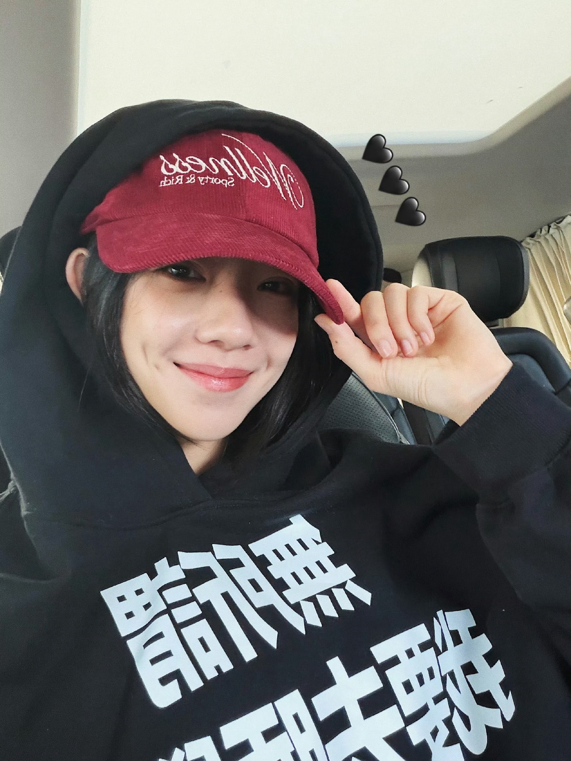 庄达菲 我不想睡大觉 老师，我们家说她不想睡大觉🙋♀️不过小庄你衣服上写得什么